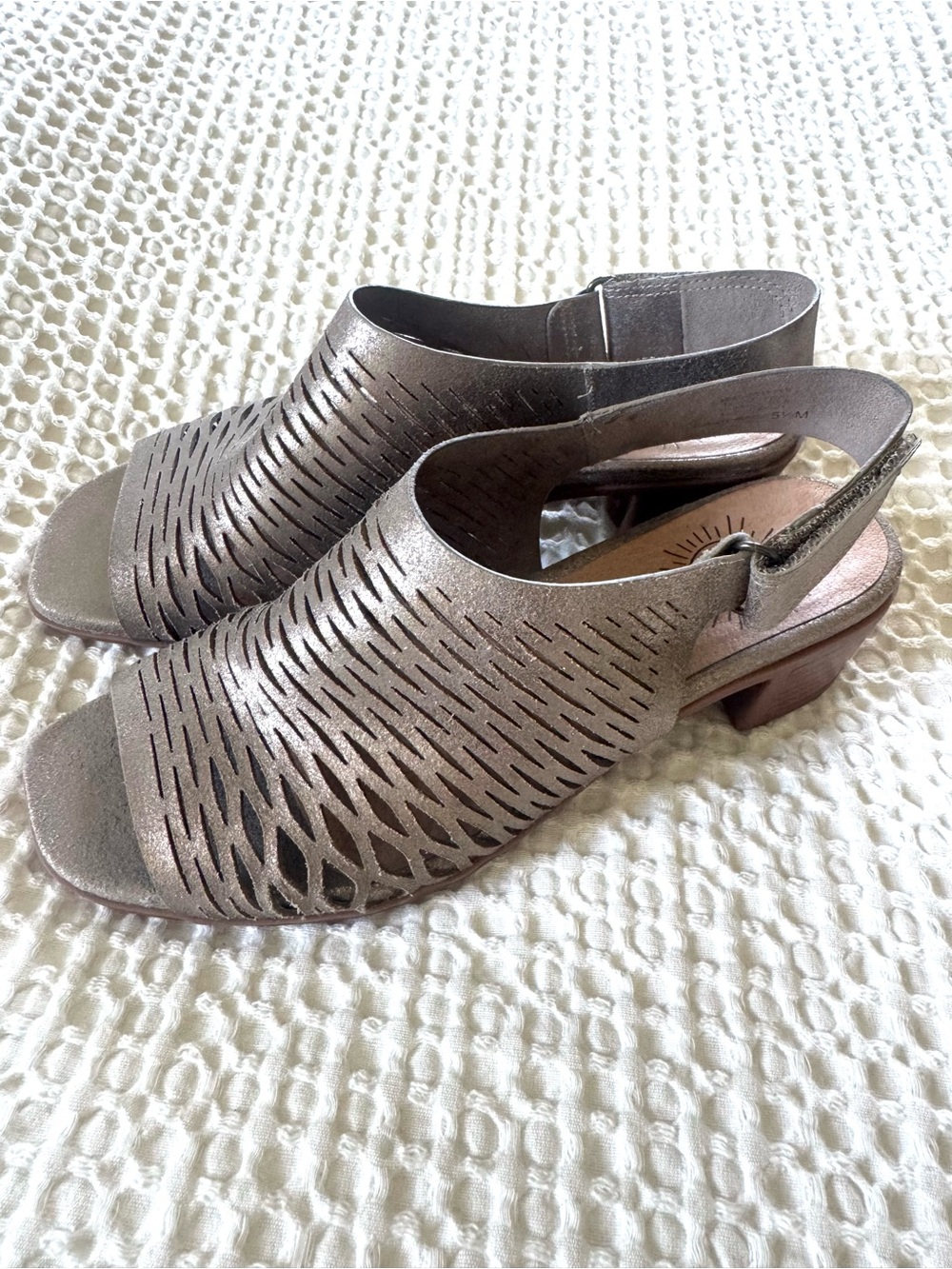 Brioso Mercer Metallic Leather Sandals Pewter Size 5.5 - Picture 6 of 11